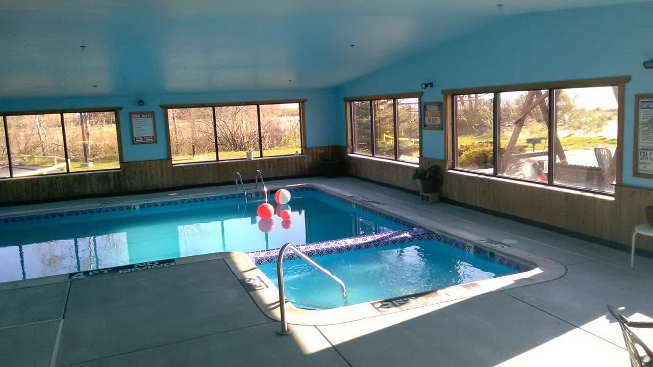 Oscoda Lakeside Hotel Exterior photo