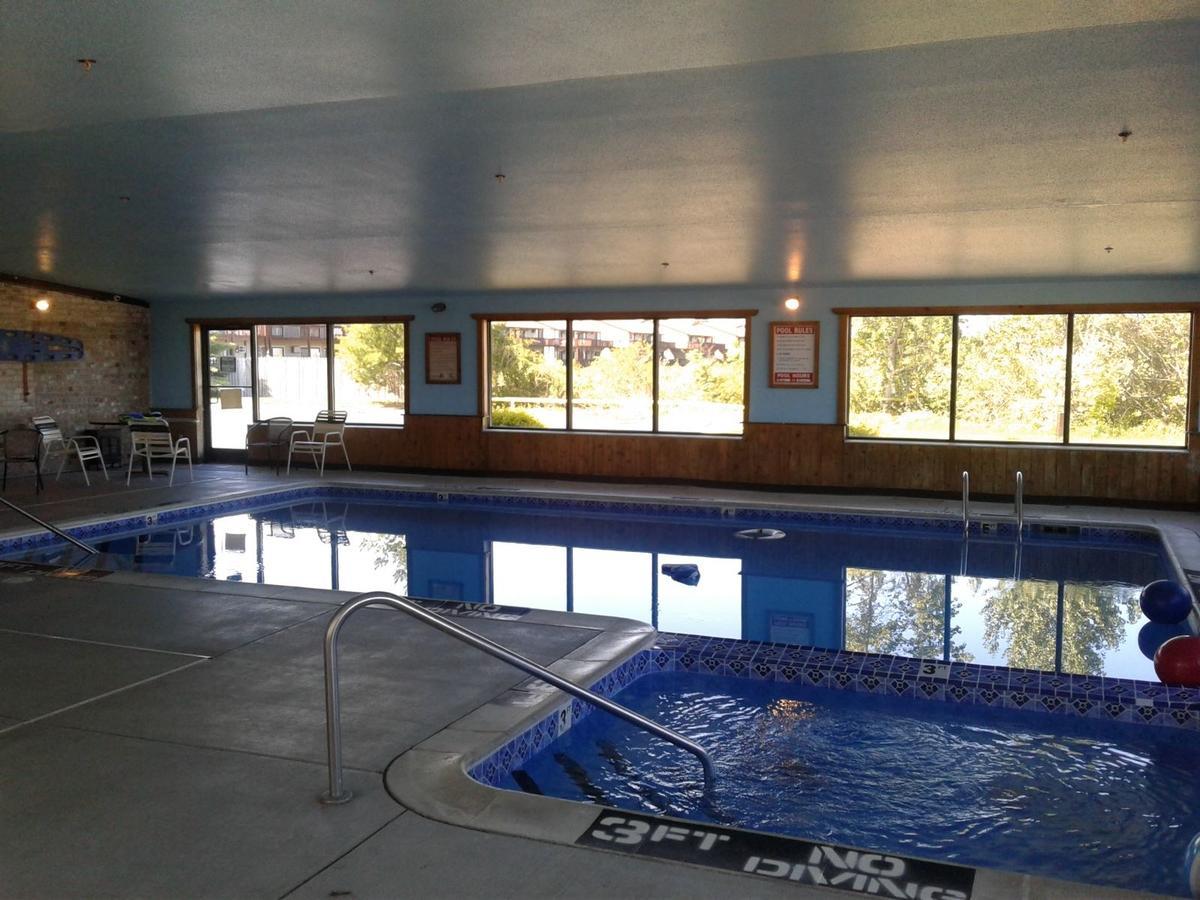 Oscoda Lakeside Hotel Exterior photo